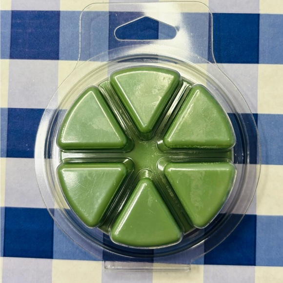 Bath and Body Works Wax Melts Under The Christmas Tree - Picture 3 of 5